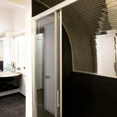 ゲストハウス Palazzo Alm コモ