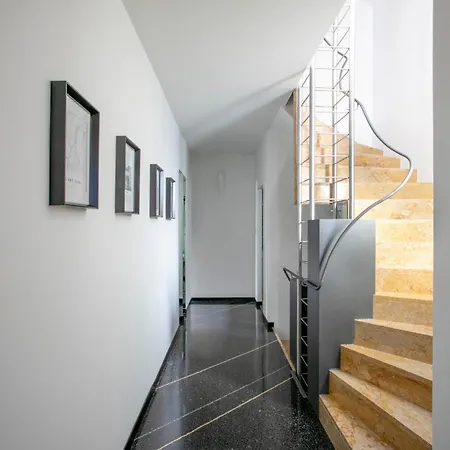 بيت ضيافة Palazzo Alm 3*